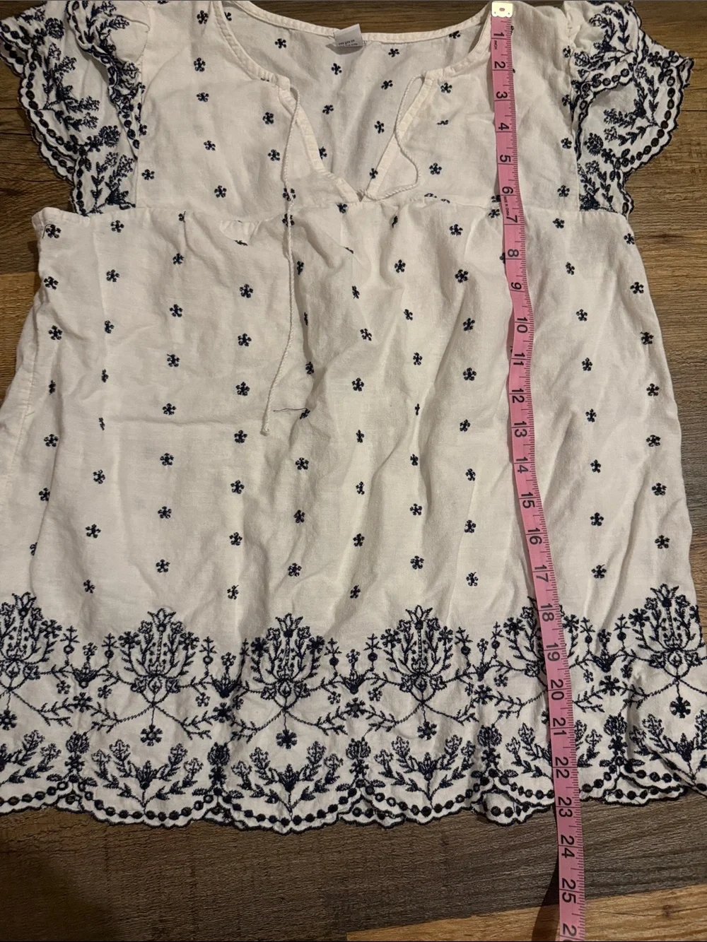 Old Navy Linen Blend White V-Neck Embroidered Flutter Sleeve Blouse